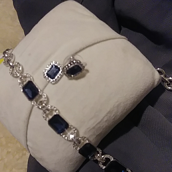 Necklace earrings I matched the set up - Picture 2 of 3